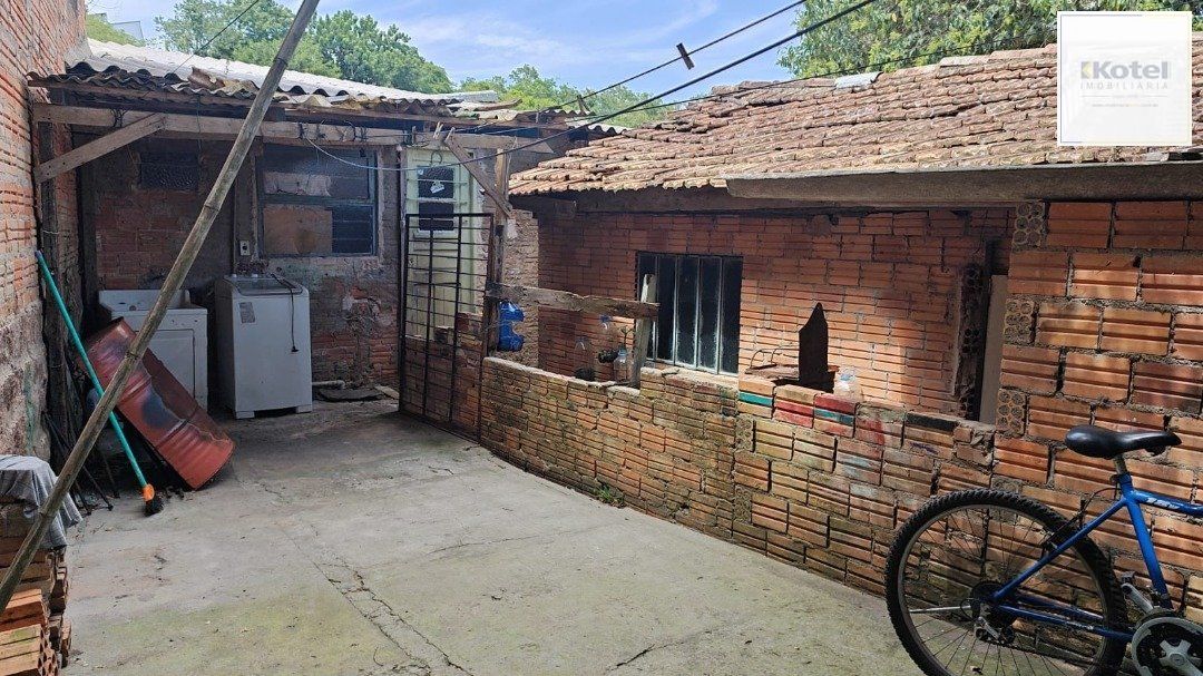 terreno irregular com frente de 1.50m e por 21.50