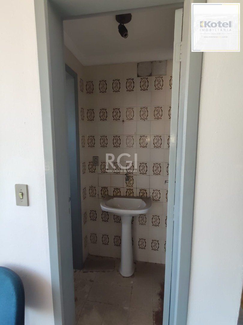 Conjunto/Sala para Venda - 30.35m², 0 dormitórios, Cohab C