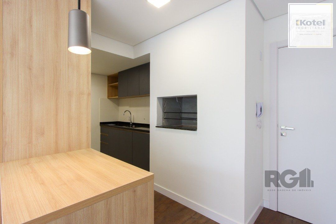 Apartamento em Porto Alegre no Bairro Petrópolis, de 2 quartos, GARDEN , semi mobiliado