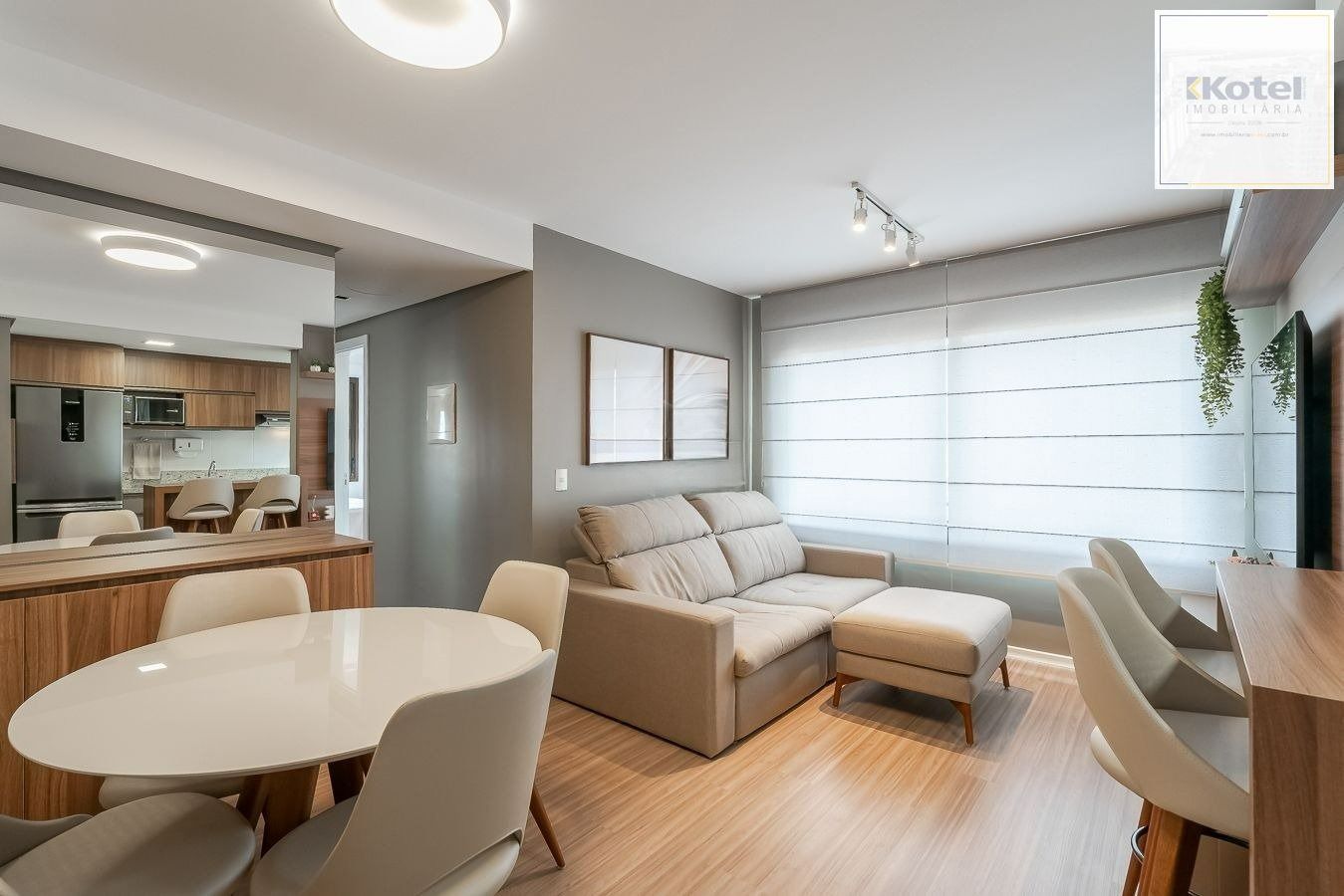 Impecável! 2 Dormitórios, Suíte, Mobiliado e Pronto para Morar — foto 4