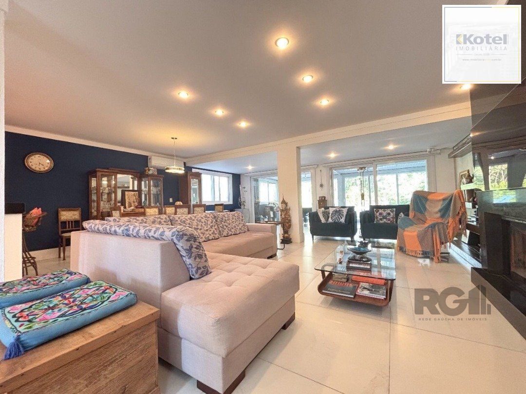Casa em condomínio com pátio, piscina, 3 suítes e 2 vagas — foto 4