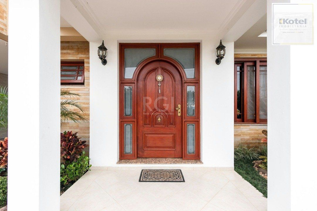 Casa para Venda - 293.76m², 3 dormitórios, sendo 1 suites, 6 vagas - Guarujá