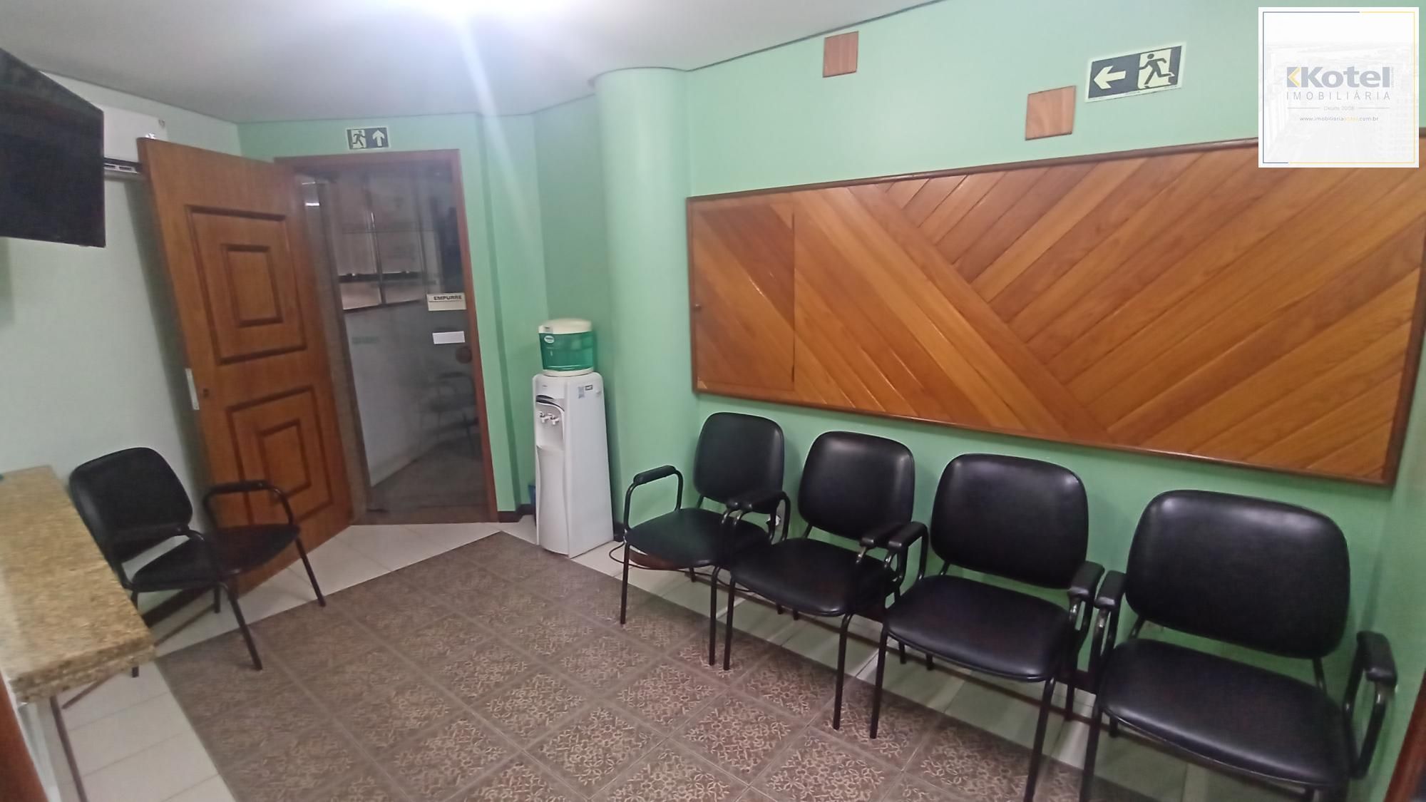 Imóvel comercial com 3 salas e recepção no Centro Histórico