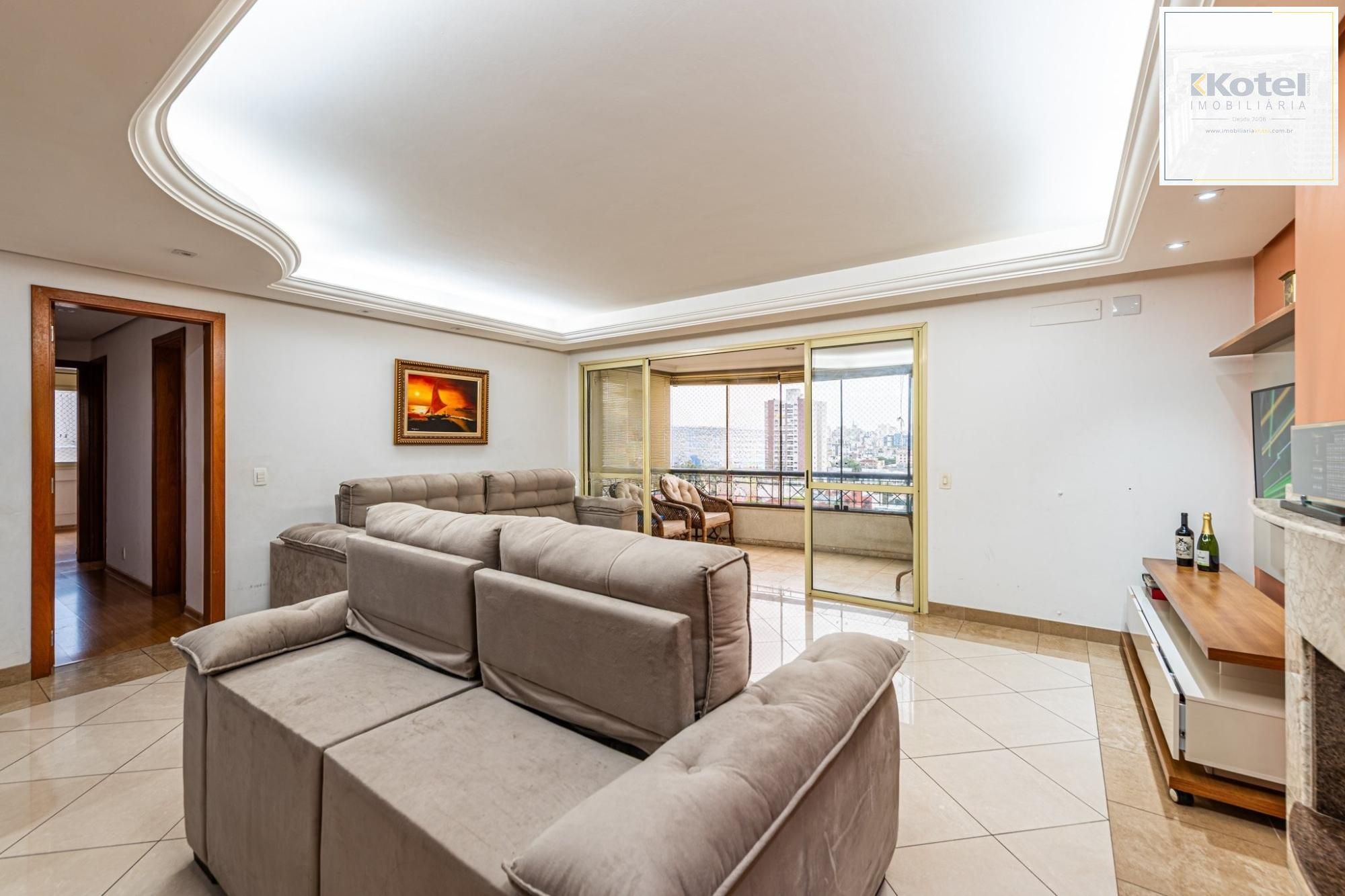 Apartamento com 3 quartos, no bairro Menino Deus