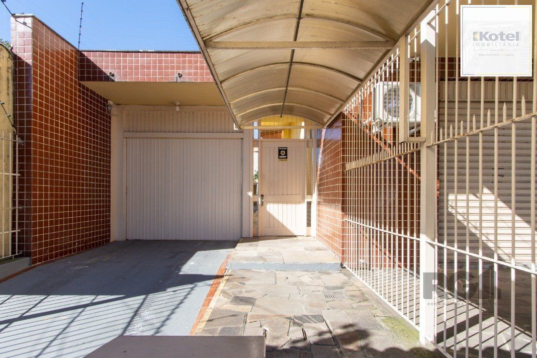 Apartamento Garden de 3 dormitórios, 1 suite e 1 vaga coberta no bairro Cristal. — foto 3