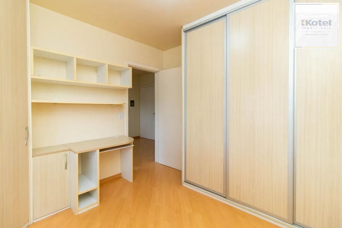 Apartamento 1 dormitório reformado e com planejados 1 banheiro.