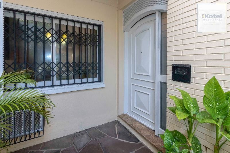 Casa para Venda - 420m², 5 dormitórios, sendo 2 suites, 6 vagas - Nonoai — foto 3