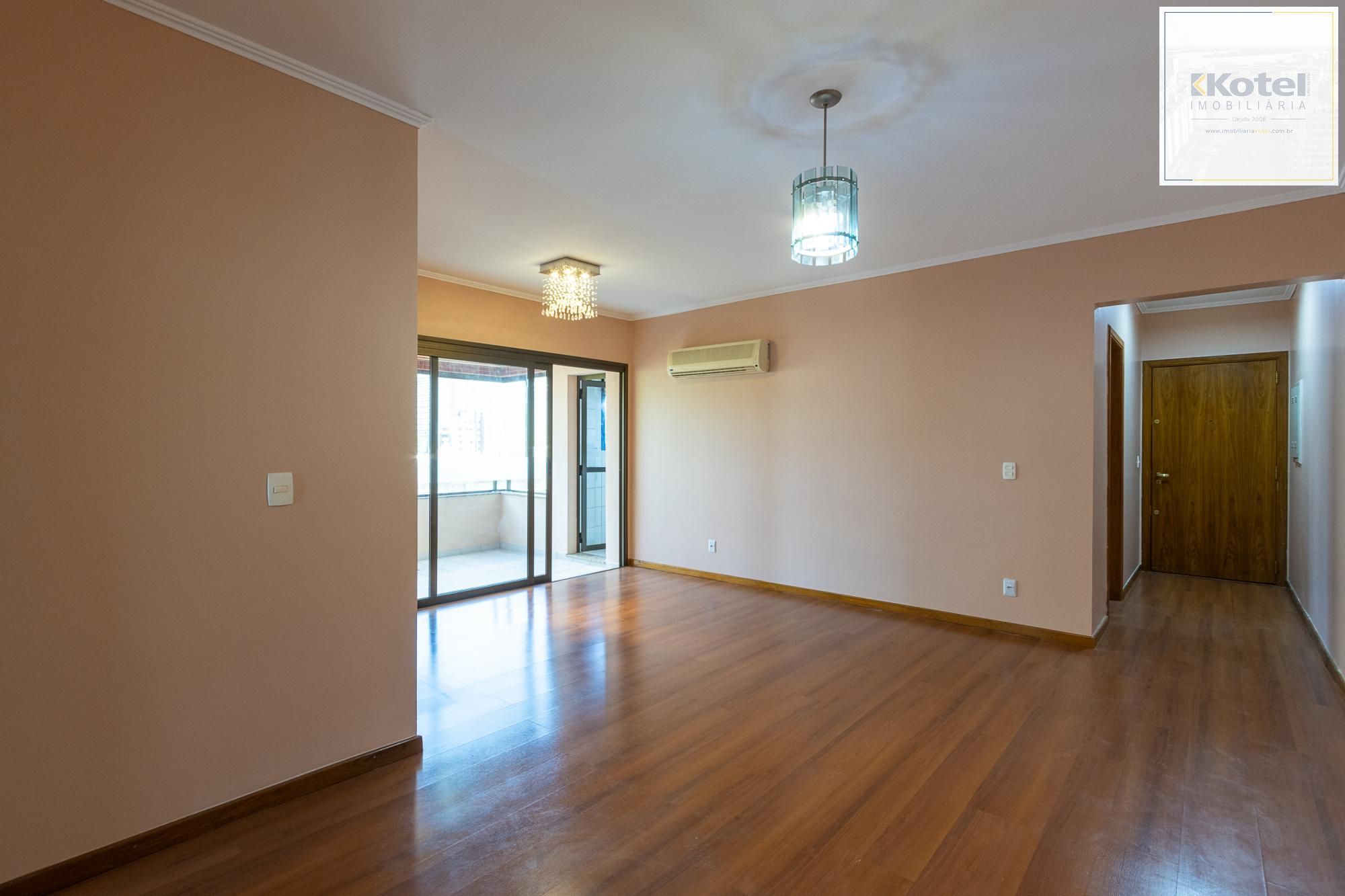 Apartamento 3 quartos, 1 suite, dependência, sacada com churrasqueira, 2 vagas - Bairro Menino Deus