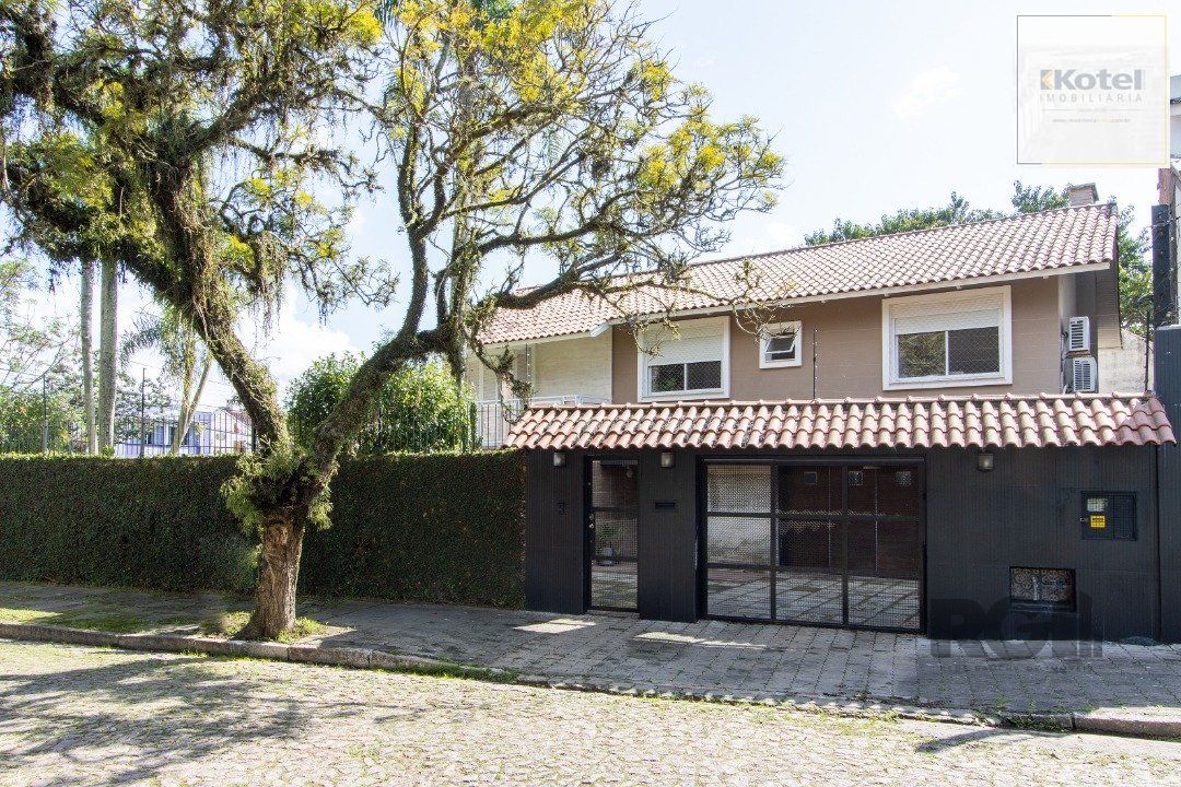 Casa a venda no bairro Guarujá com 4 dormitórios, piscina e salão de festas — foto 4