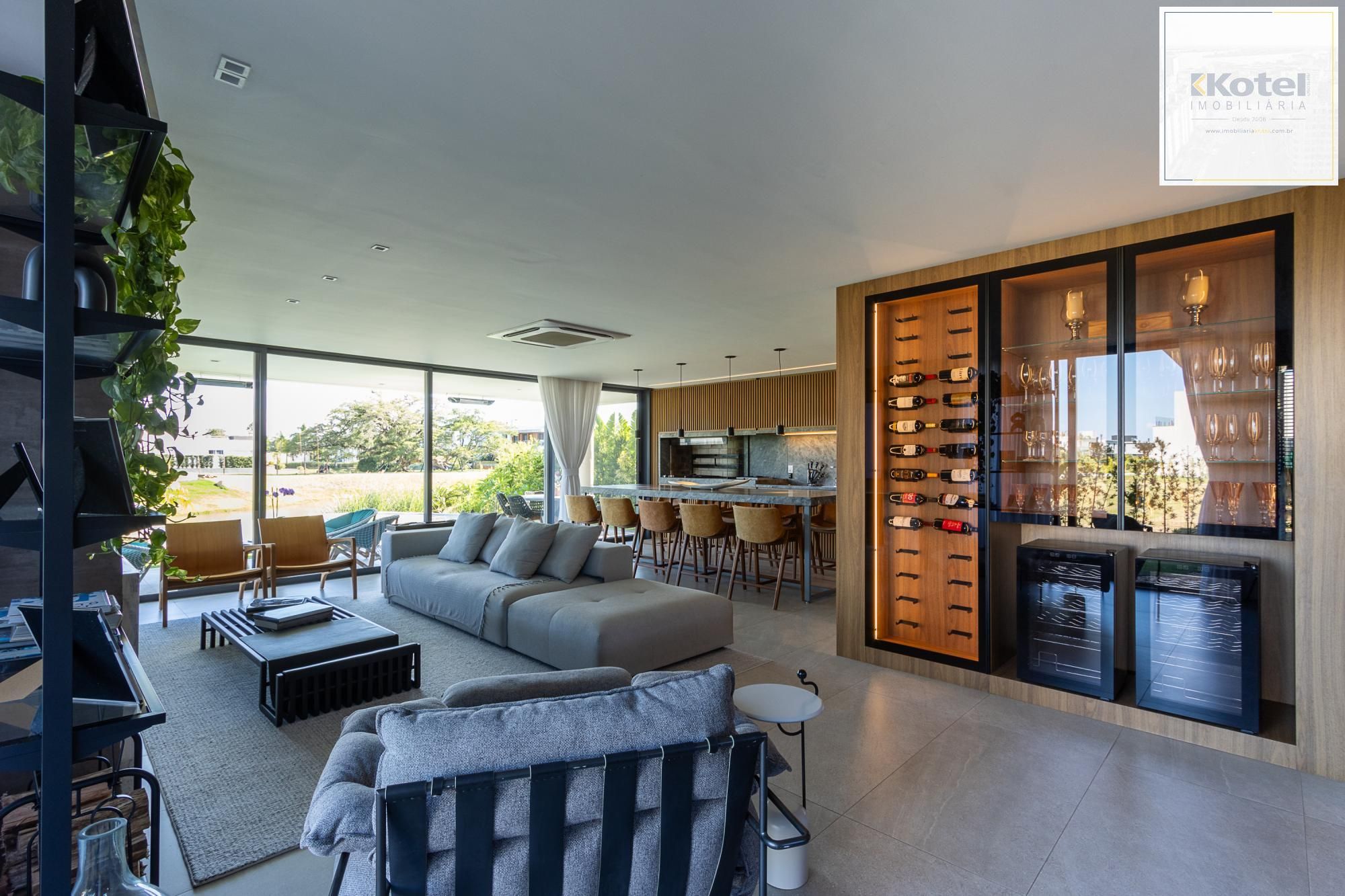 Casa em Condominio com 348m, 3 suites, 4 vagas de garagem em lote Molhado no Condominio Peninsula Ponta da Figueira.