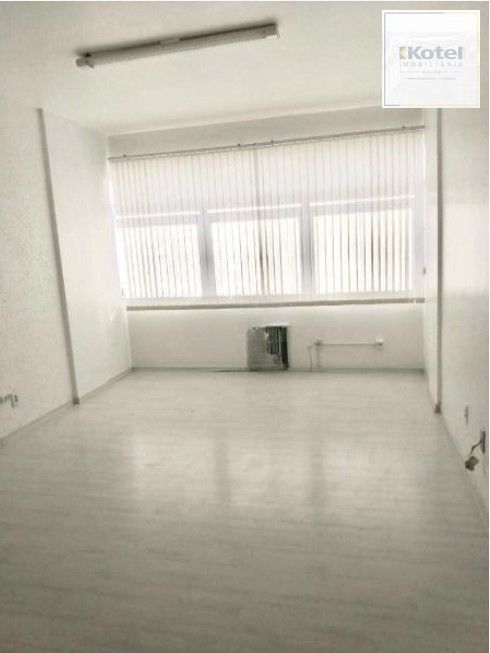 Sala desocupada c/vista p/ o Guaíba - bairro Centro