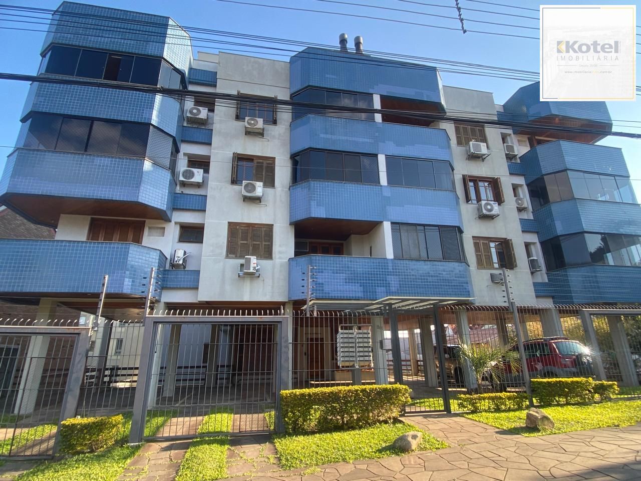 Excelente apartamento 3 dormitórios sendo 01 suíte, Sacada e com Òtima Posição Solar — foto 2