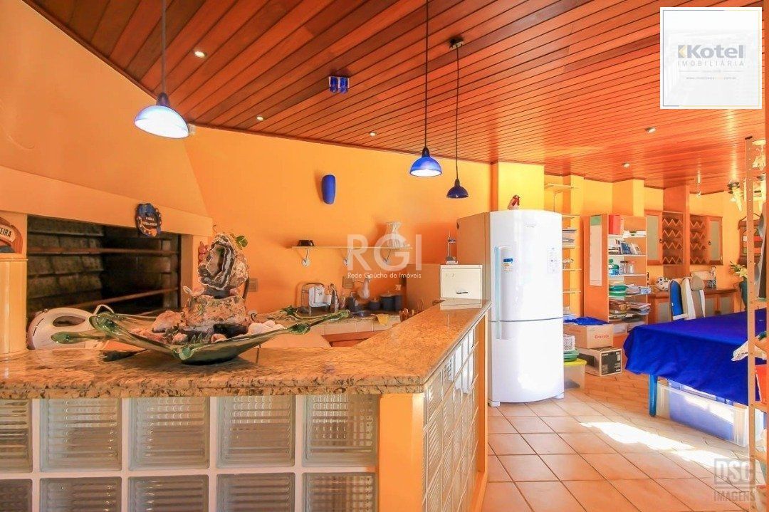 casa Living para 3 ambientes com lavabo, cozinha com pia e armários planejados — foto 3