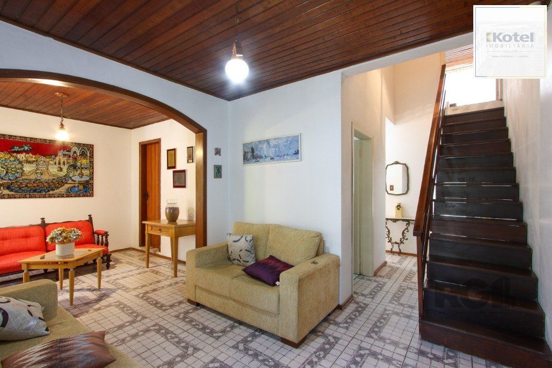 Casa 04 dormitórios, 02 suítes, living 02 ambientes