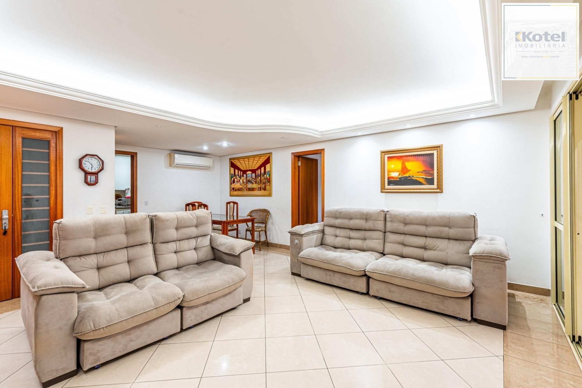 Apartamento com 3 quartos, no bairro Menino Deus
