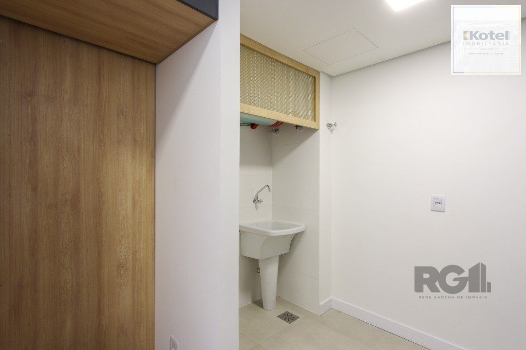 Apartamento em Porto Alegre no Bairro Petrópolis, de 2 quartos, GARDEN , semi mobiliado