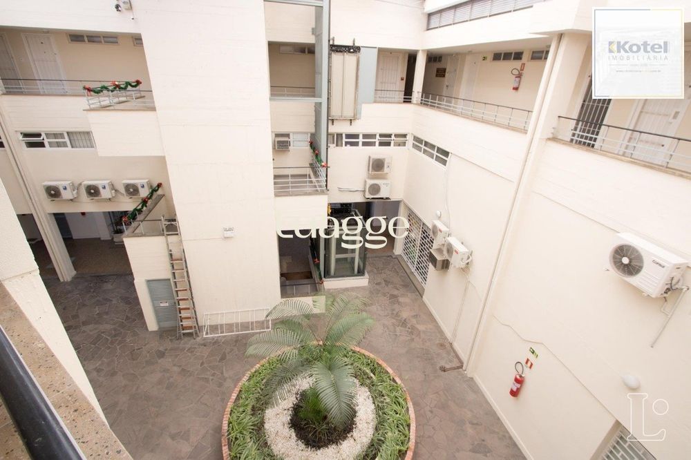 Sala comercial com 22m² de área privativa, frente, piso cerâmico, equipada com lavabo e ar-condicionado split