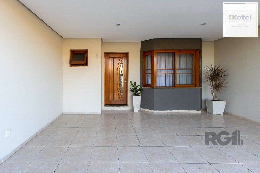Casa para Venda - 300m², 5 dormitórios, sendo 1 suites, 4 vagas - Portal do Guarujá — foto 4