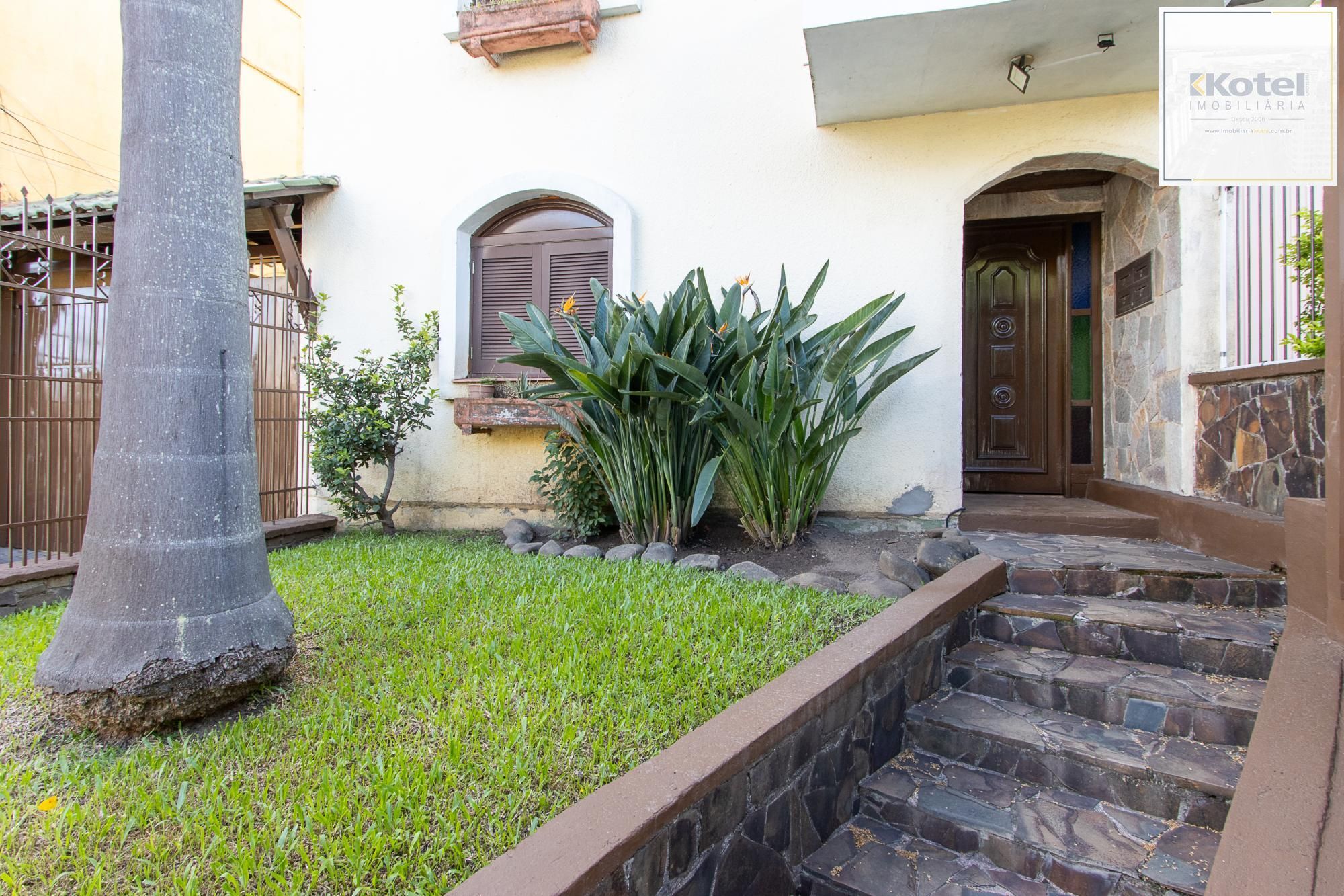 Casa de condomínio, 3 dormitórios, 1 suíte, 1 vaga coberta, no bairro Cristal.