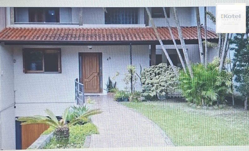 Casa à venda com 382m², 4 dormitórios e 2 vagas