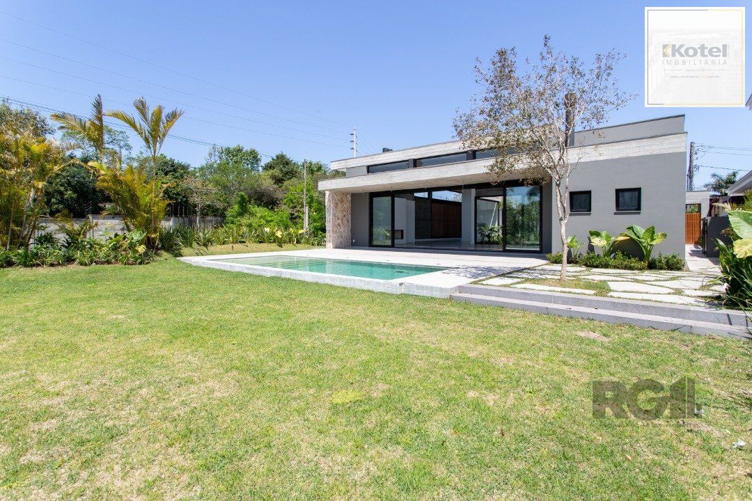 Casa Le Mans, uma residência térrea de esquina com 389,48m2 de área coberta