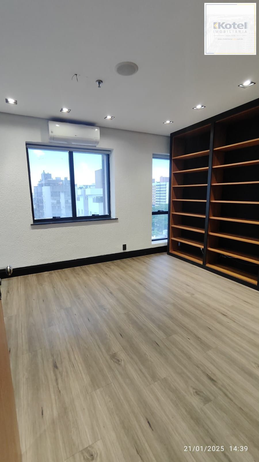 Duas salas comerciais unificadas -Bairro Menino Deus