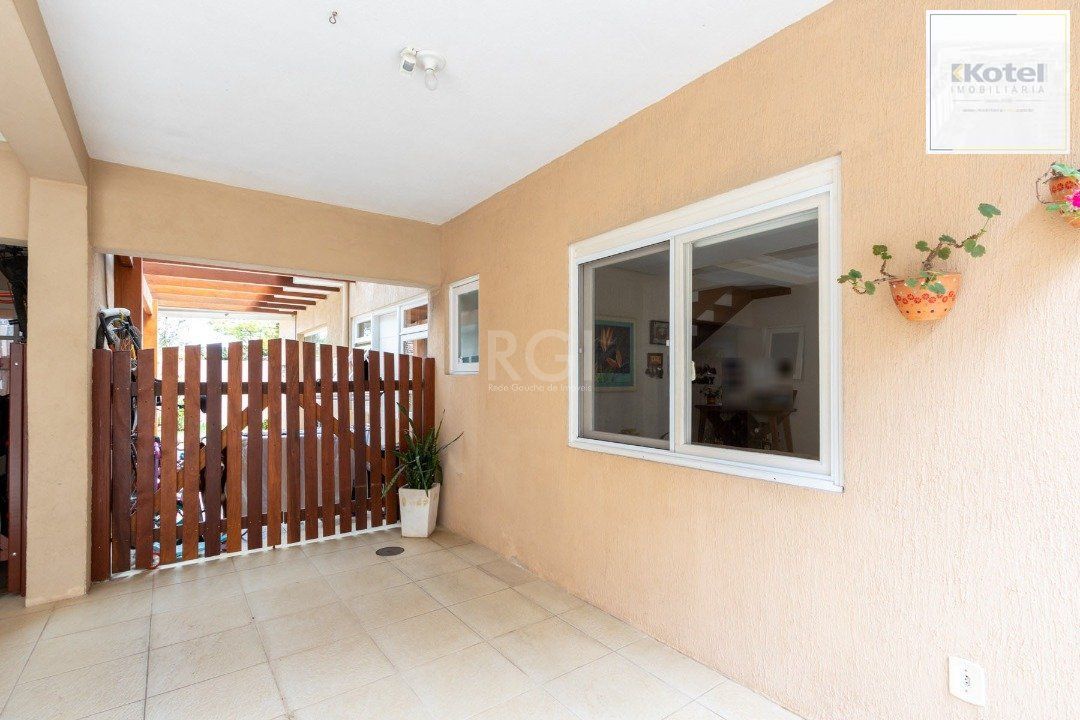 Casa Condominio para Venda - 102.9m², 3 dormitórios, sendo 1 suites, 2 vagas - Camaquã