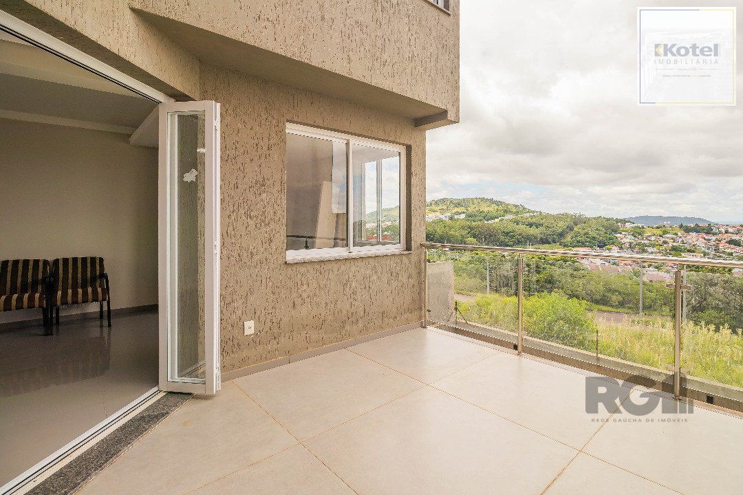 Sobrado, 185 metros quadrados privativo, com 3 quartos, 1 suíte, Living e cozinha integrados, lareira, churrasqueira, lavabo e 2 vagas de garagem.                       e 2 vagas de garagem — foto 5