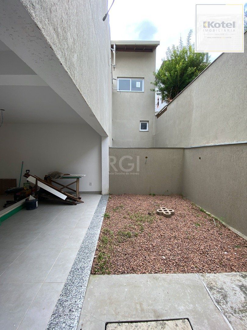 Casa Condominio para Venda - 195m², 3 dormitórios, sendo 1 suites, 2 vagas - Tristeza