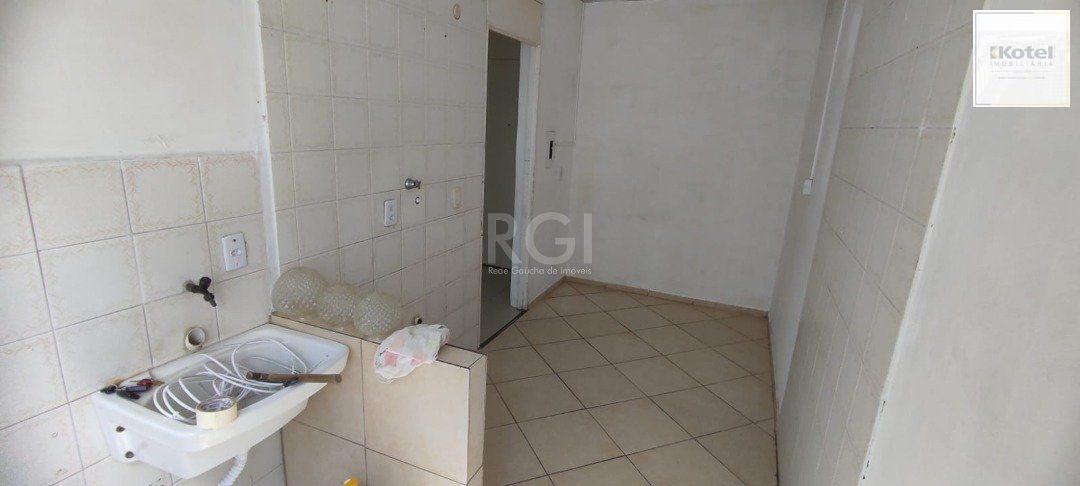 Apartamento com 3 dormitórios, 1 banheiro social e 1 vaga/box