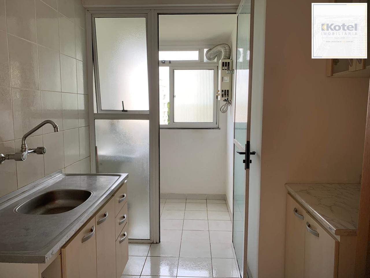 APARTAMENTO COM 2 DORMITORIOS,  1 VAGA COBERTA E ELEVADOR. — foto 2