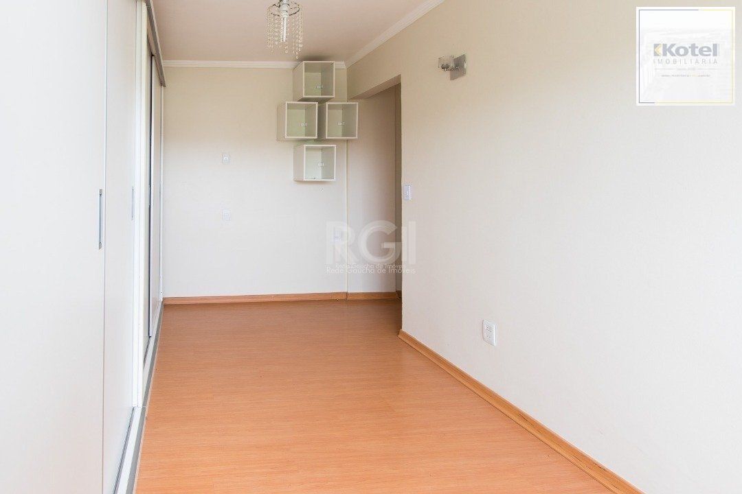 Apartamento de 2 dormitórios e 1 vaga de garagem no bairro Cristal. — foto 4