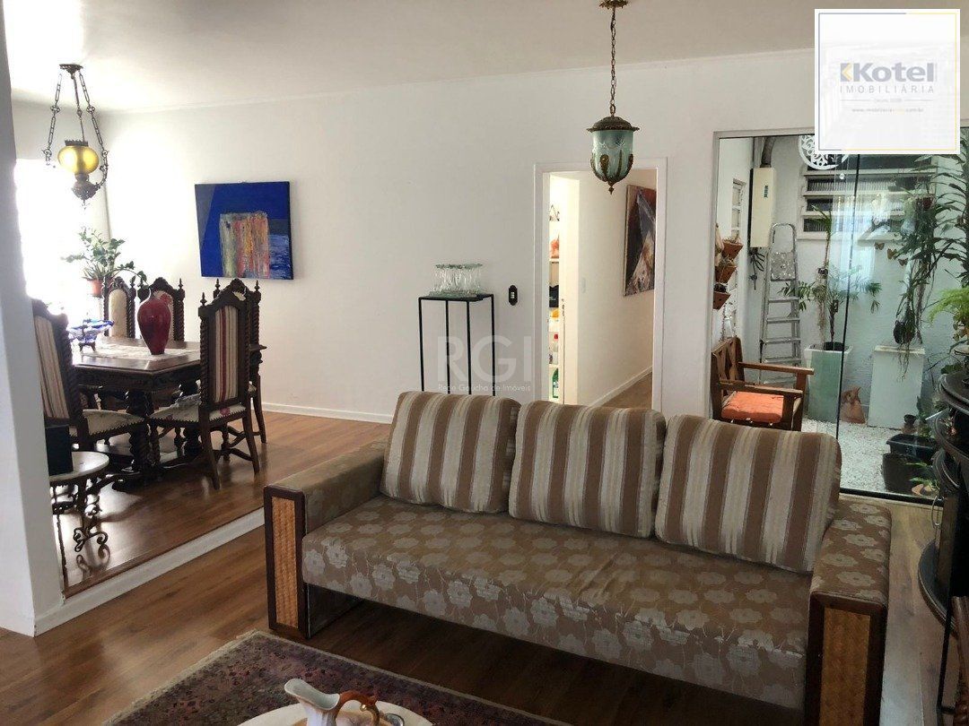 Casa para Venda com 3 dormitórios, sendo 1 suites e 3 vagas no bairro Guarujá — foto 5