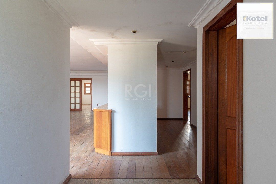 Casa para Venda - 460m², 4 dormitórios, sendo 1 suites, 4 vagas - Cristal — foto 3