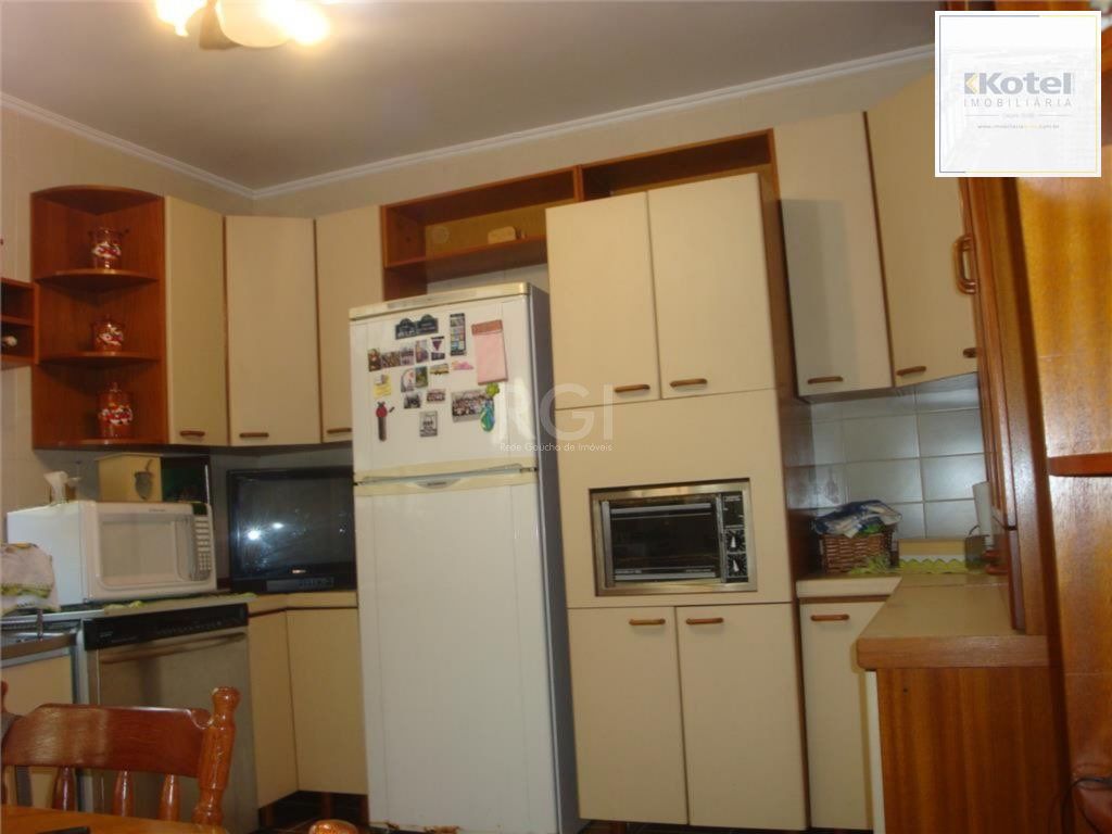 Casa para Venda - 240m², 4 dormitórios, sendo 1 suites, 4 vagas - Nonoai — foto 5