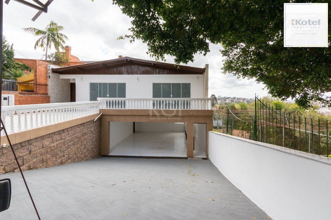 Casa para Venda - 454.7m², 5 dormitórios, sendo 1 suites, 8 vagas - Teresópolis — foto 2