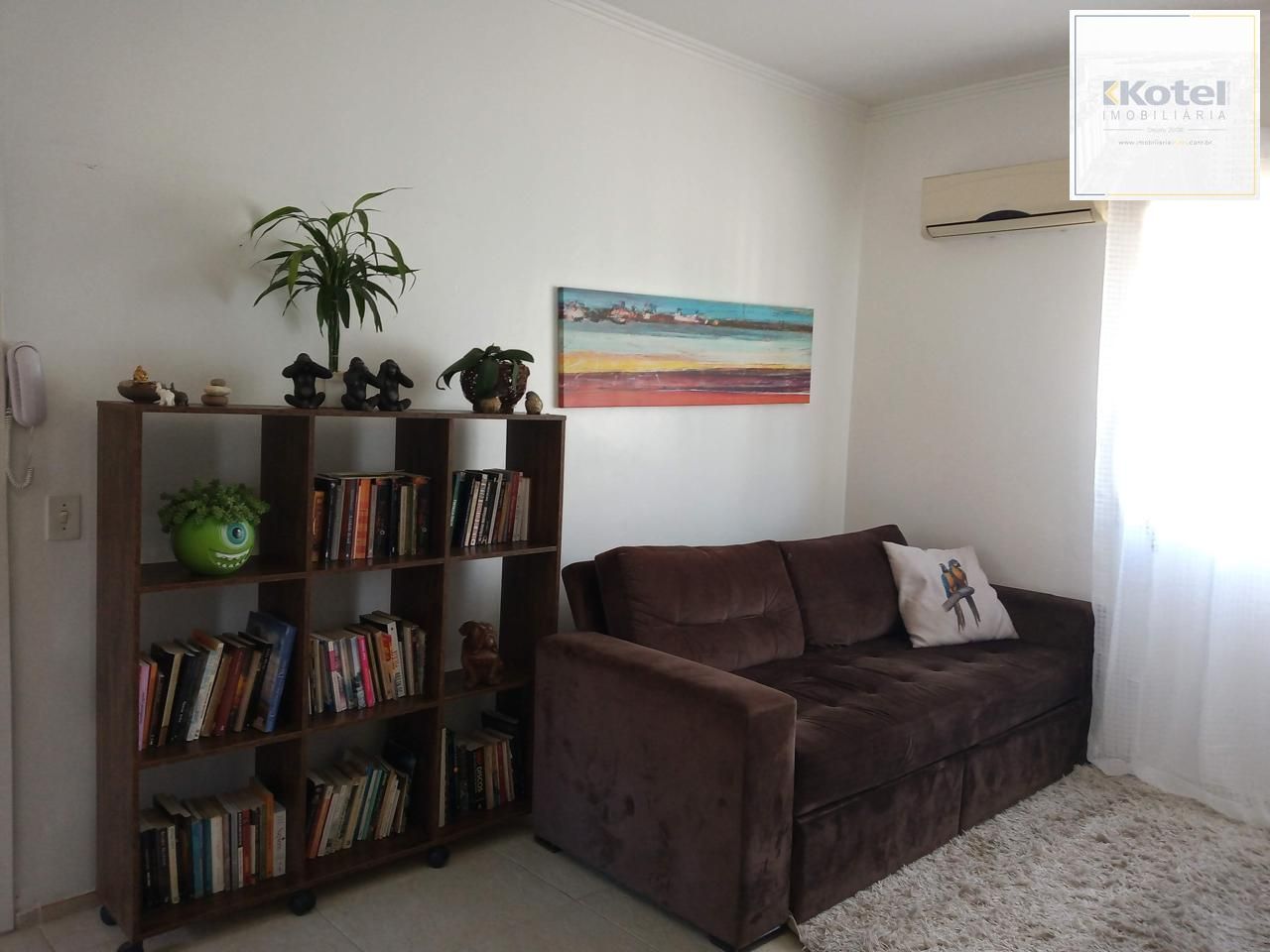 Apartamento com 3 dormitórios, 2 banheiros, à venda na Coronel Massot, 89, Camaquã, Porto Alegre