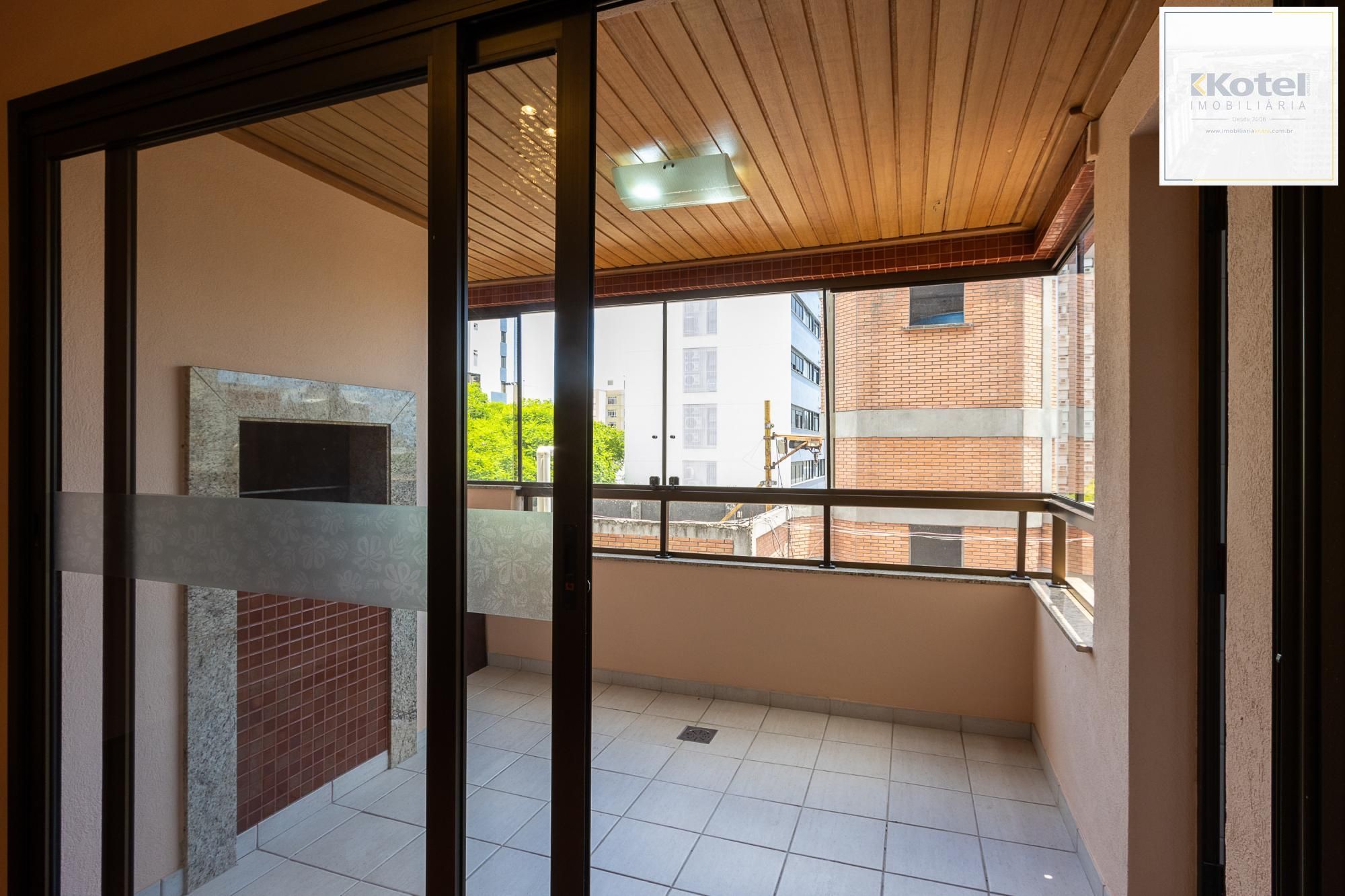 Apartamento 3 quartos, 1 suite, dependência, sacada com churrasqueira, 2 vagas - Bairro Menino Deus