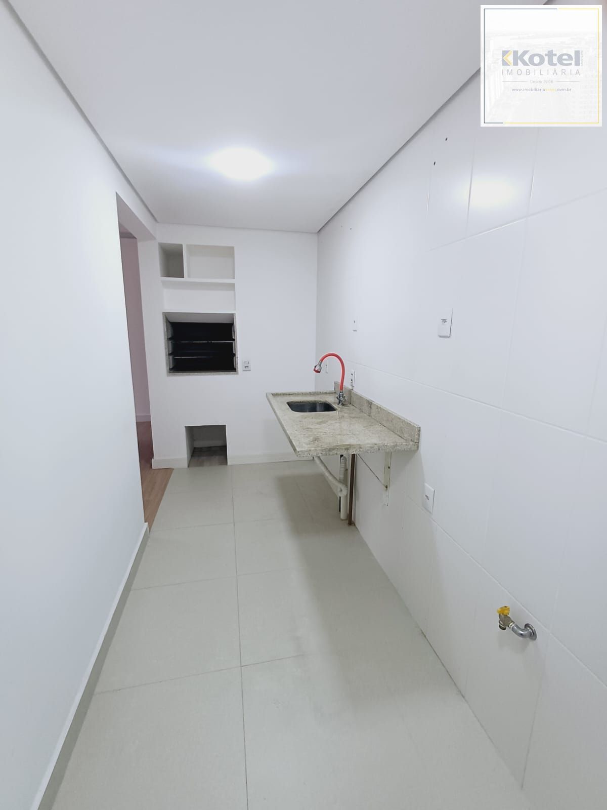 Apartamento 2 quartos 1 suíte, elevador andar alto, infra completa.