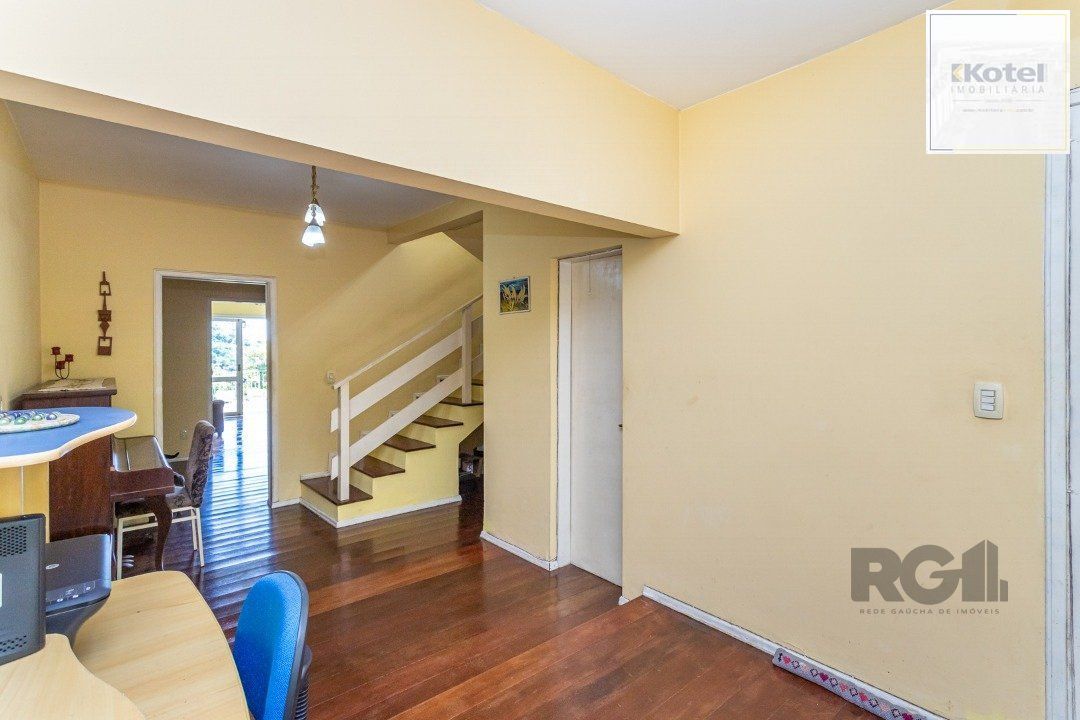 Casa com 3 Quartos à Venda, 293 m² por R$ 650.000 — foto 2