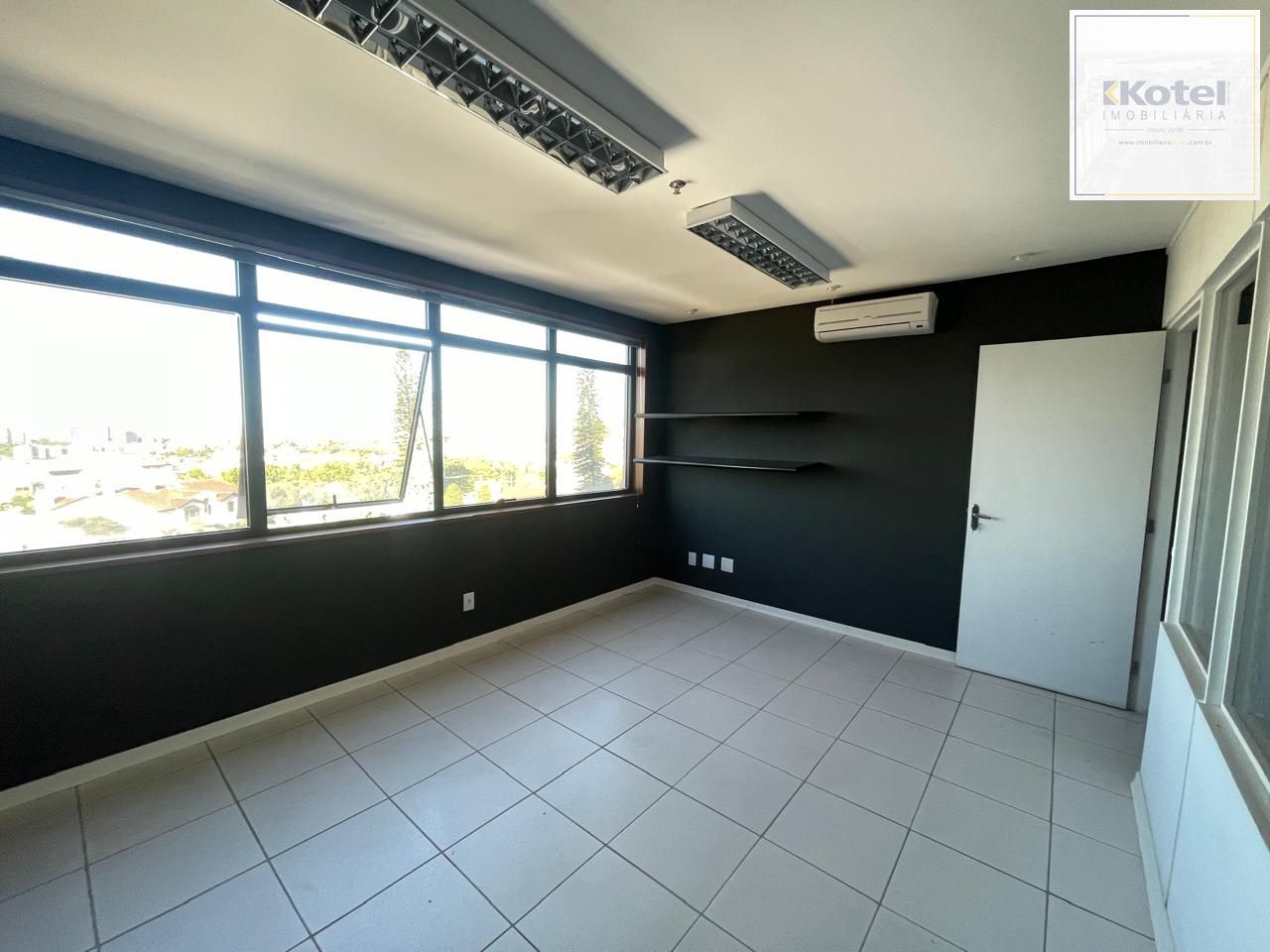 ala comercial desocupada à venda no coração do bairro Boa Vista, em Porto Alegre, Rio Grande do Sul!