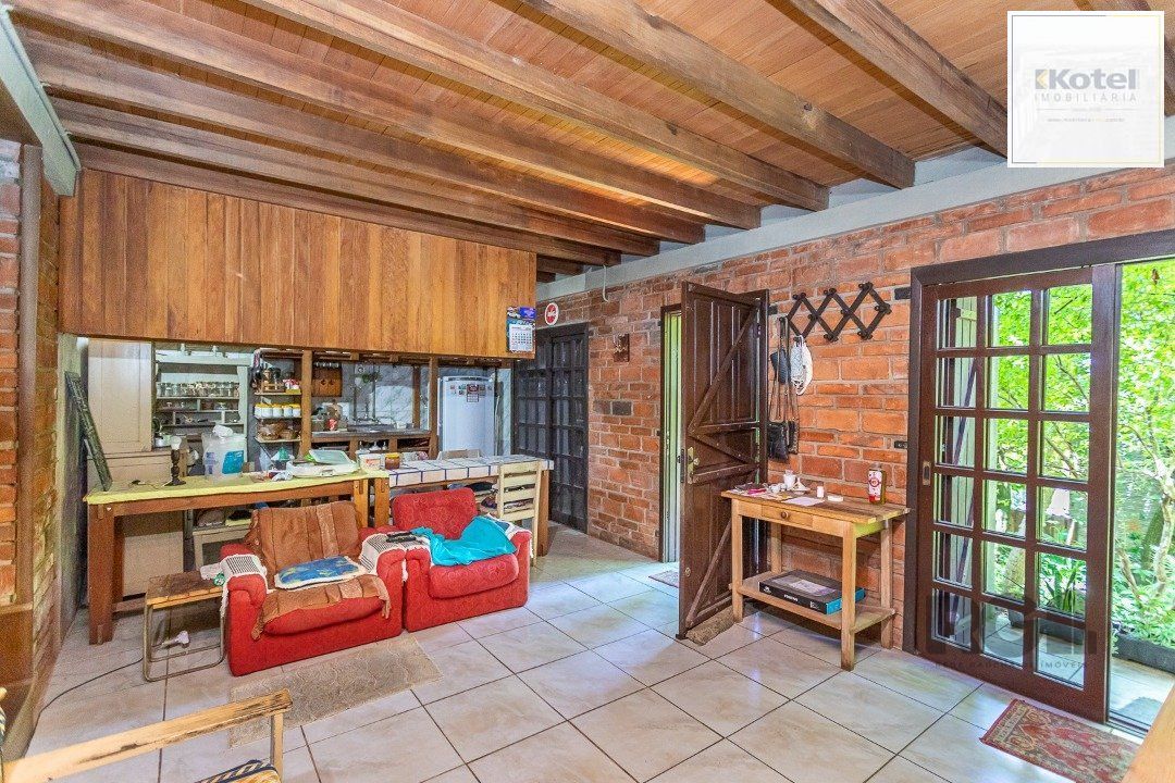 Casa 4 dormitórios, Altos da Vila Nova, Zona Sul, Porto Alegre.