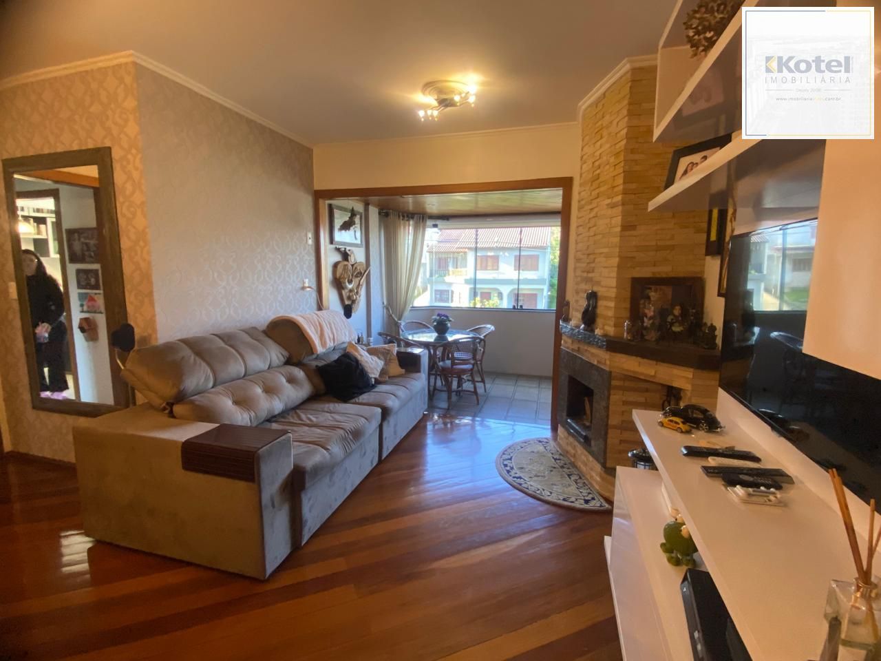 Excelente apartamento 3 dormitórios sendo 01 suíte, Sacada e com Òtima Posição Solar — foto 5