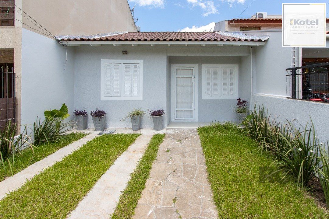 Casa  no Bairro Hípica, 100% reformada, 2 dormitórios, 1 vaga de garagem. — foto 2