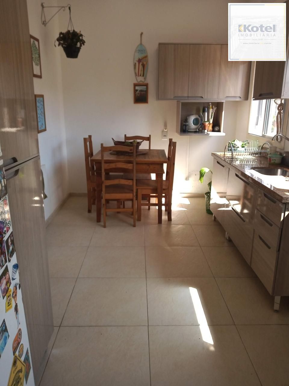 Apartamento com 3 dormitórios, 2 banheiros, à venda na Coronel Massot, 89, Camaquã, Porto Alegre