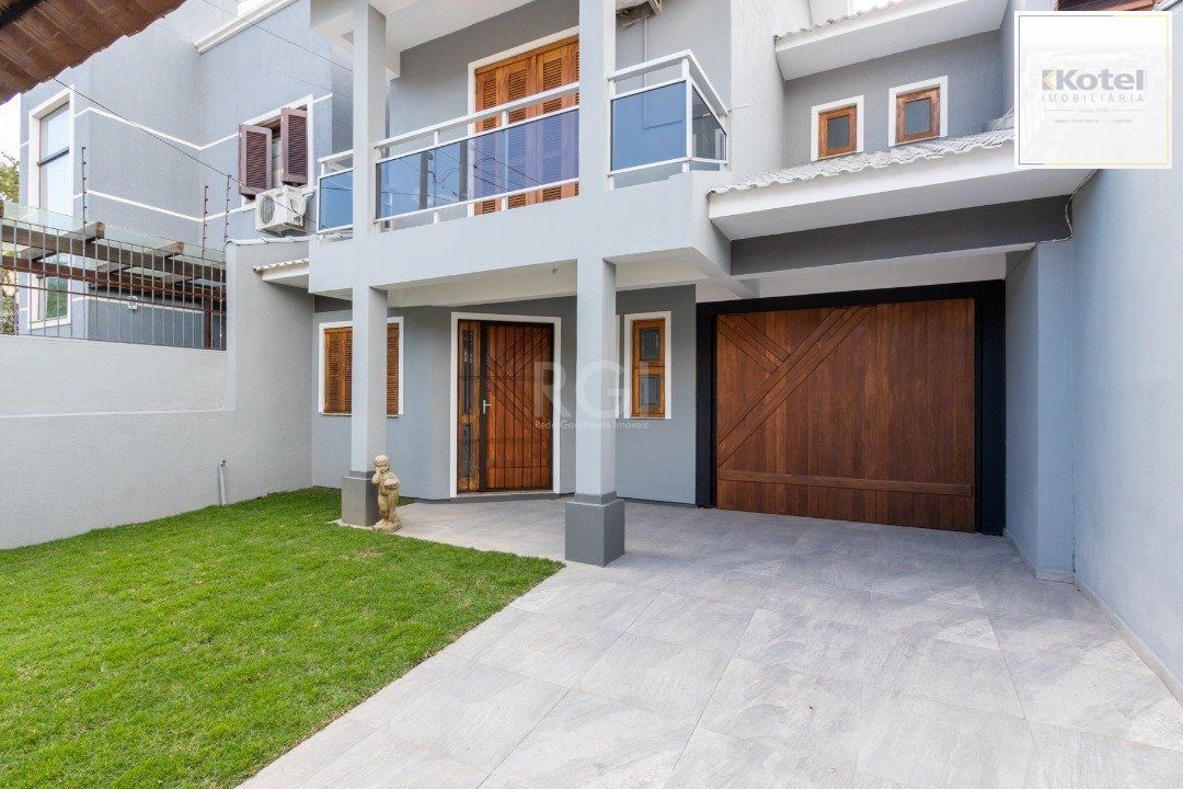 Casa para Venda - 247m², 3 dormitórios, sendo 1 suites, 4 vagas - Vila Nova