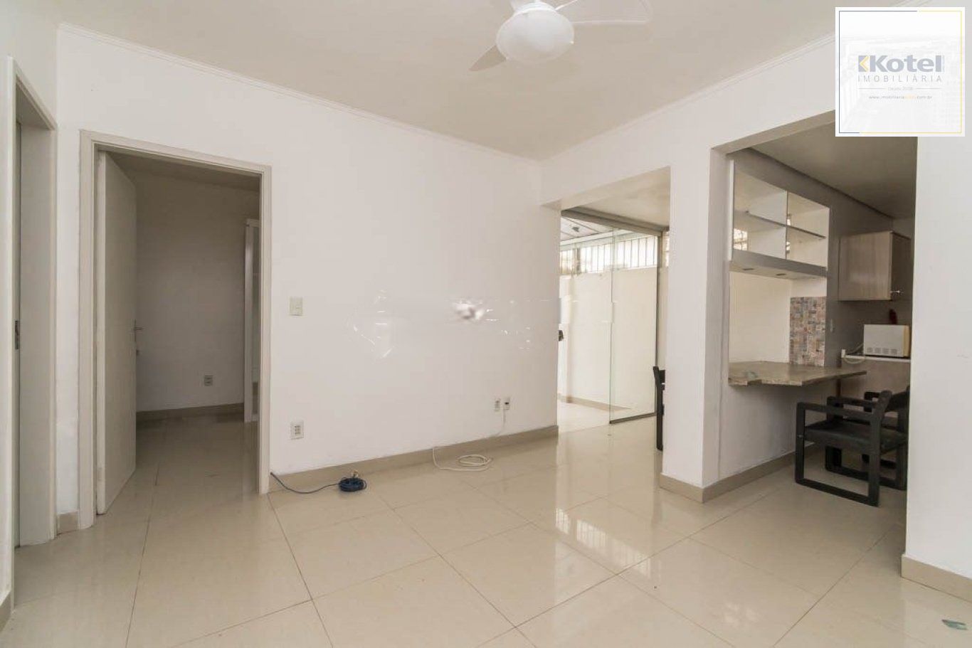Apartamento de 1 dormitório, com um pequeno pátio no bairro Centro Histórico.