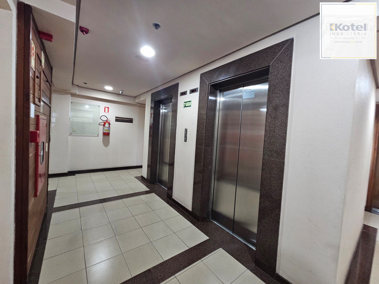 Sala comercial a 1 quadra do Parcão