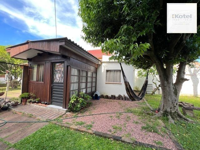 Terreno medindo 11 X 39,66 com 2 casas de alvenaria - Bairro  Guarujá — foto 4