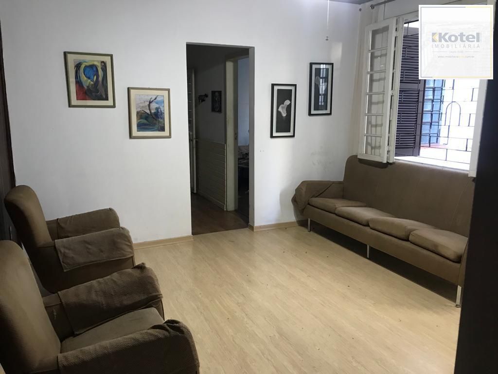 Casa de alvenaria, 3 dormitórios, 1 vaga coberta, bairro Mont Serrat.